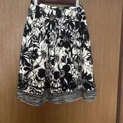 レリアン花柄フレアスカート 後ろファスナー付きのサムネイル