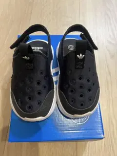 adidas ブラック サンダル　13cm