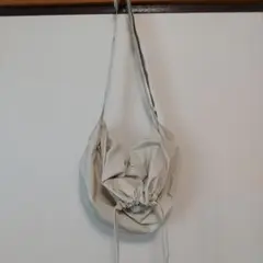 ユニクロ UNIQLO U ホワイト ドローストリング ショルダーバッグ