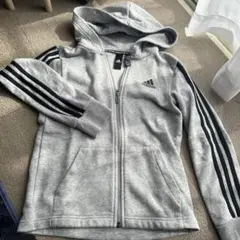 adidas フード付きパーカー 140サイズ グレー