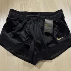 美品 NIKE DRY-FIT ショートパンツ M ヨガウェア　ランニングウェア