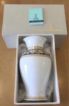 Kaiser-Porzellan　陶器製フラワーベース　【箱付き美品】