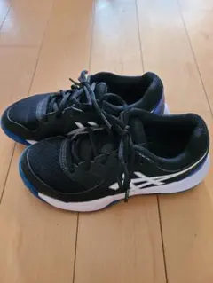 ジュニア用テニスシューズ　21.5cm