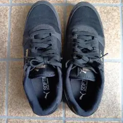 PUMA ブラック スニーカー