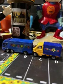 トミカトイザらス限定2台セット　スズキキャリー　三菱ふそうスーパーグレート