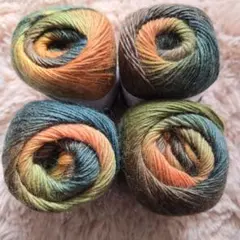 【新品未使用】ウール100%　毛糸4玉　編み物　グラデーション