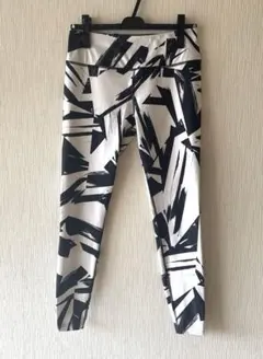 NIKE レギンス ホワイト×ブラック 幾何学模様 スパッツ Mサイズ