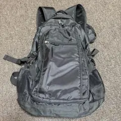 黒の中型リュック・バックパック