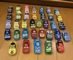 マテルカーズピストンカップレーサー34台、ペースカーチャーリーチェッカーセット