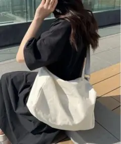 ビッグキャンバスショルダーバッグ アジャスターベルト アイボリー