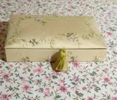 フランス刺繍生地　薔薇柄　カルトナージュボックス