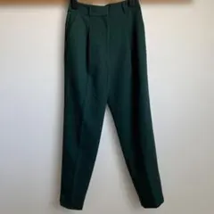 ダークグリーン テーパードパンツ
