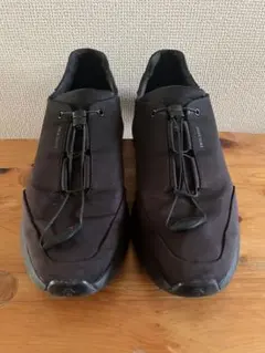 DESCENTE ブラックスニーカー　防水