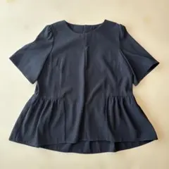 【新品、未使用】ネイビー ペプラムトップスとパンツセット　Flolia Mサイズ