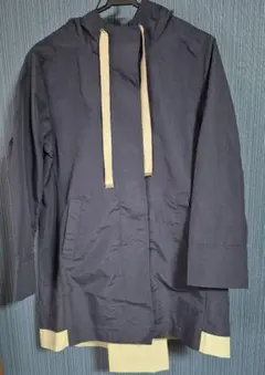 フード付きナイロンジャンパー