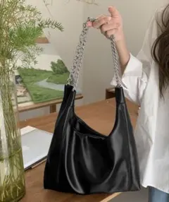 ショルダーバッグ ブラック