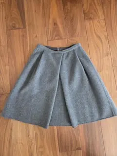 美品☆MAURIZIO PECORARO☆カシミアグレー プリーツスカートのサムネイル