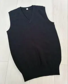 Vネックニットベスト　140