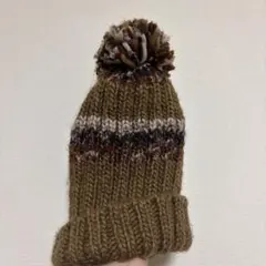 オリーブグリーン ポンポン付きニット帽