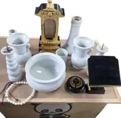 メ1118-120 仏具セット使用感有り現状品 仏具セット 白い陶器 金色の灯篭
