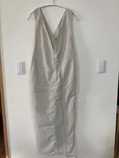 vネックサロペット