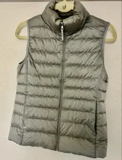 UNIQLO ウルトラライト　グレー ダウンベスト M