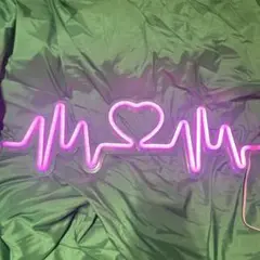 ピンクネオンライト 心電図 ハート