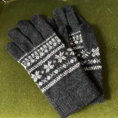 チャコールグレー