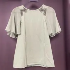 yue グリーン M　未使用　緑　シアー　刺繍　ワコール カーキ ブラウスのサムネイル