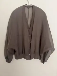 美品⭐︎パシオーネ　PASSIONE シアー素材カーディガン　カーキ色