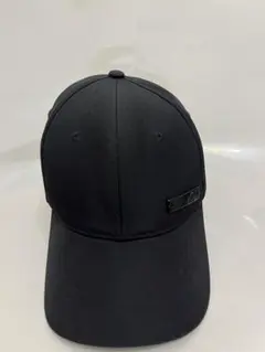 『adidas』キャップ ブラック メタルプレートロゴ