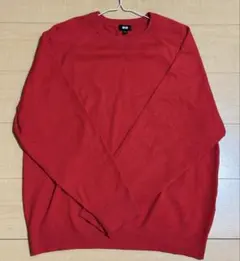 【ほぼ新品】ユニクロ　　セーター（長袖）の赤色
