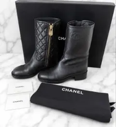 CHANEL シャネル レザーショートブーツ ブラック 37.5 マトラッセのサムネイル