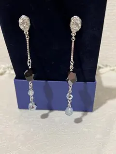 【新品 未使用】SWAROVSKI ピアス ホワイト、ブラック他　スワン刻印有