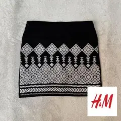 H&M エイチアンドエム レディース S ブラックミニスカート 刺繍 美品⭐︎のサムネイル