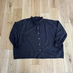 ブラック 長袖シャツ フリル付き　omnes