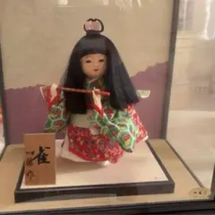 M*a様 伝統的な日本人形 赤と緑の着物