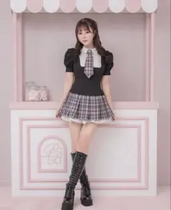 pium ネクタイ付きバイカラープリーツワンピース ブラック×グレー