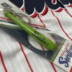 《新品未使用・未開封》Swallowsロゴ入り グリーンバット型キーホルダー