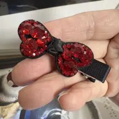 ☆✴︎ヘアピンコーナー449キラキラストーン可愛い蝶々型赤いリボンヘアクリップ高級