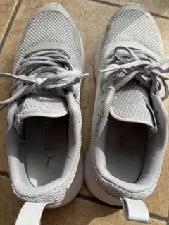 PUMA スニーカー　23