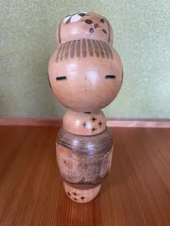 伝統的なこけし人形