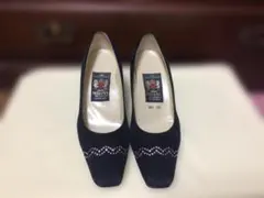 MIHAMA ミハマ スエード調 パンプス ビジュー付き23cmのサムネイル