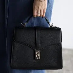 グッシオ　GUSCIO フェイクレザー　ターンロック付きショルダーバッグのサムネイル