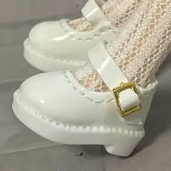 ドール用ストラップシューズ　白　エナメル風　靴　ブライス、オビツ11に