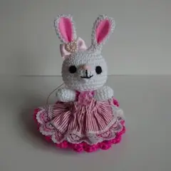 ウサギのあみぐるみ ストライプドレス