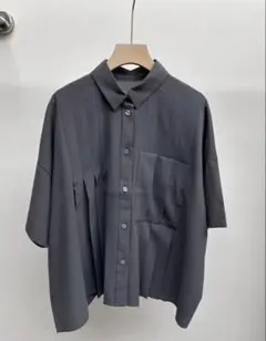 25SS ドゥロワー バックフリル 半袖ブラウス ネイビー - メルカリ
