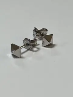 agurio STUDS ピアス シルバー agurio STUDS ピアス シルバー - メルカリ