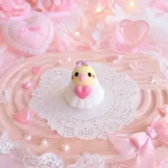 ミニチュア粘土細工　オカメインコ　ハートのサムネイル