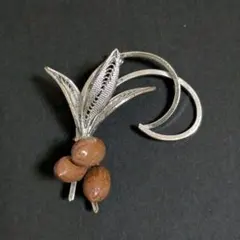 植物モチーフ ブローチ シルバー色